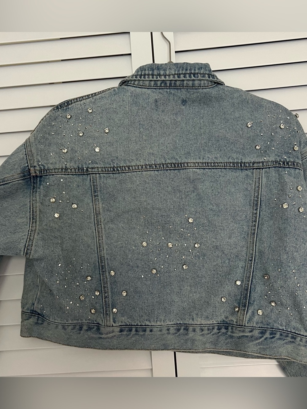 Forever 21 cropped jean jacket light wash embellished rhinestone size medium - Picture 10 of 11